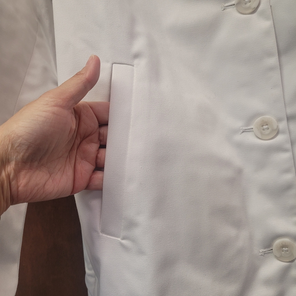 FIGS Lab Coat - Picture 5 of 15